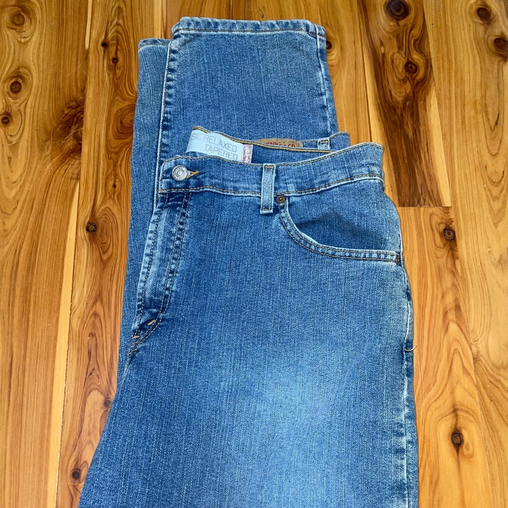 Levi’s 550 Classic Stretch Relaxed Tapered Jeans - Medium Wash, Size 14L (NWT)